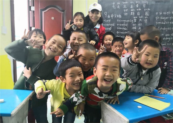 理想·奋斗·感恩—左右手爱心助学再启征程1