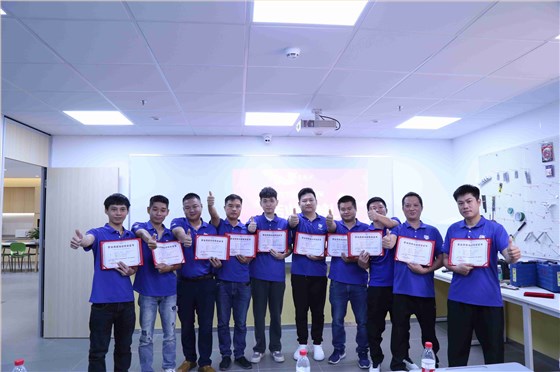 左右手深圳商学院第一批毕业学员集体