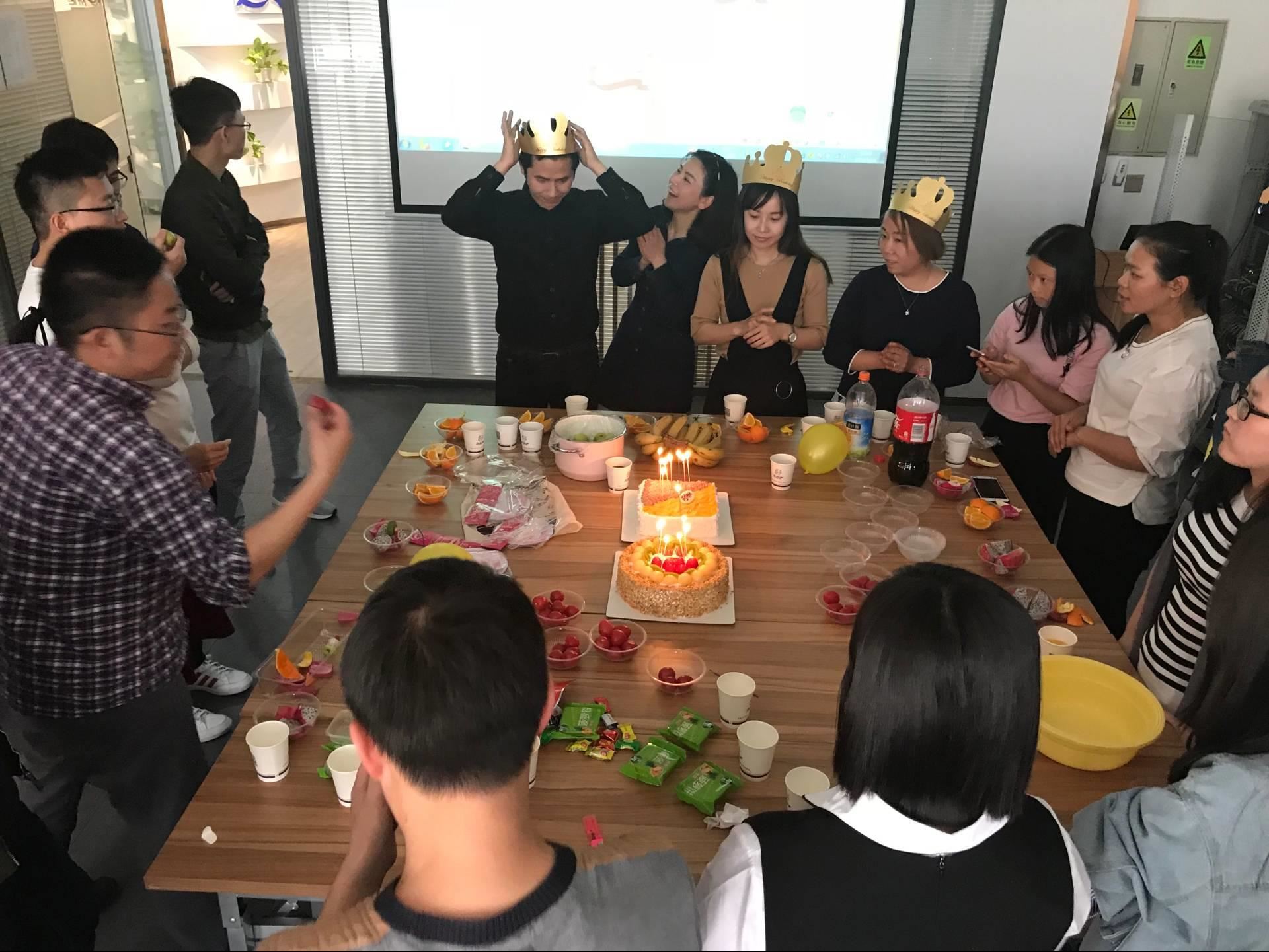 左右手家居安装每月集体生日会