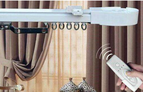 【家用电动窗帘系统】深圳电动窗帘如何选购,电动布艺开合窗帘特点